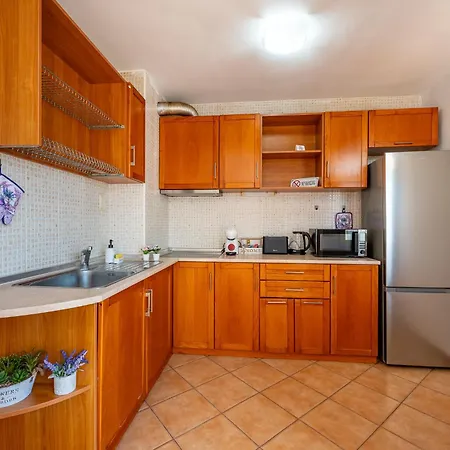 Location 2 Bedroom Next To The * Varna