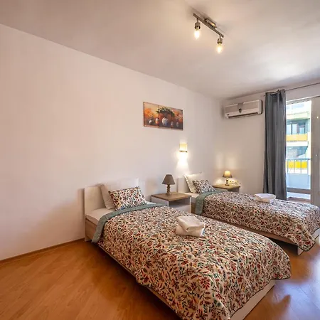 Location 2 Bedroom Next To The * Varna