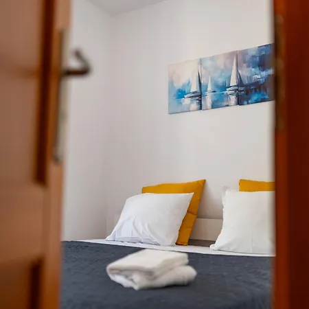 Location 2 Bedroom Next To The * Varna