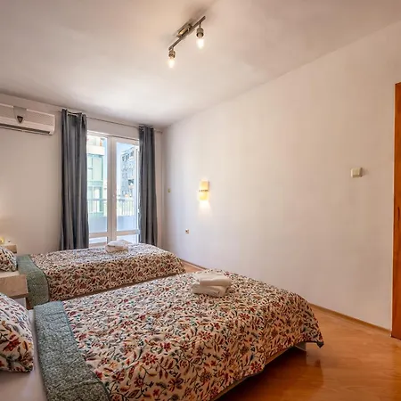 Apartment Location 2 Bedroom Next To The Varna