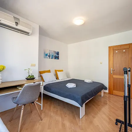 Location 2 Bedroom Next To The Apartment Varna