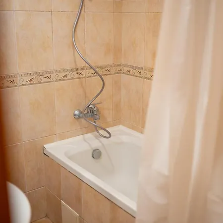 Location 2 Bedroom Next To The דירה